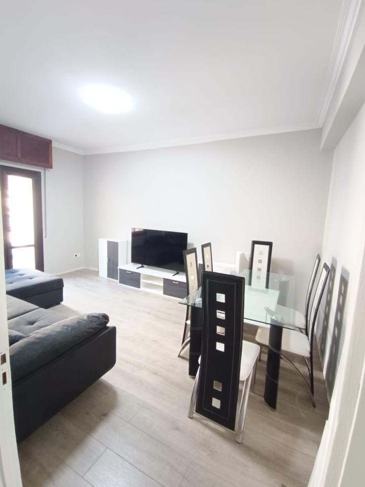 CAMPAÑA ESTUDIANTES 2026/2027. LA MOTIVACIÓN TE IMPULSA PERO EL TRABAJO TE MANTIENE. CINCO HABITACIONES DISPONIBLES EN ESTE INMUEBLE SITO EN CALLE GALICIA.