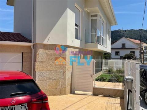 Casa adosada en venta en Aldán