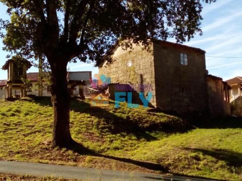 OPORTUNIDAD, SE VENDE CASA PARA RESTAURAR EN AMOEIRO!!! TOTALMENTE REGISTRADA!!