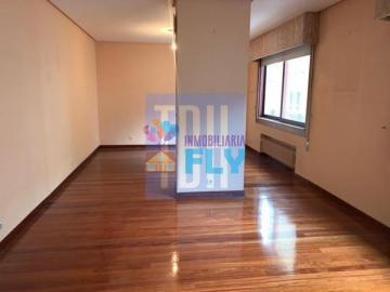 AMPLIO PISO EN VENTA (ENFRENTE AL PARQUE SAN LÁZARO) CON GARAJE EN EL MISMO EDIFICIO