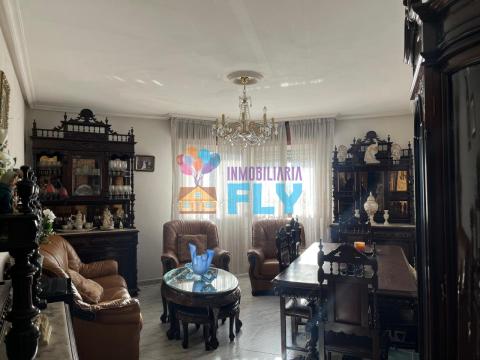 OPORTUNIDAD!!! SE VENDE AMPLIO PISO EN EL COUTO